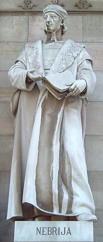 Fig. 7. Anselmo Nogués (1892): escultura de Nebrija, en la fachada de la Biblioteca Nacional de España, Madrid [Foto: Luis García, para Wikipedia]
